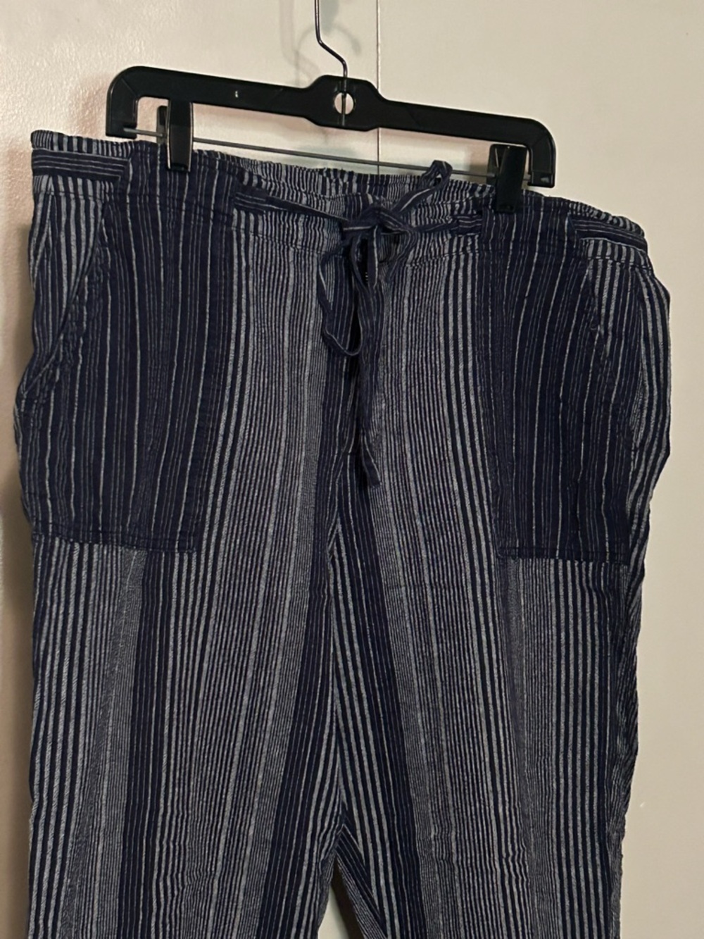 GAP Women’s Navy & White Striped Capris - Picture 2 of 4